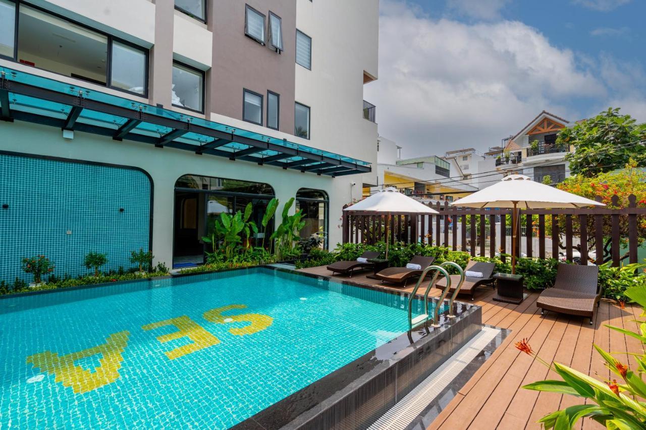 Sea Breeze Condotel Danang Bagian luar foto